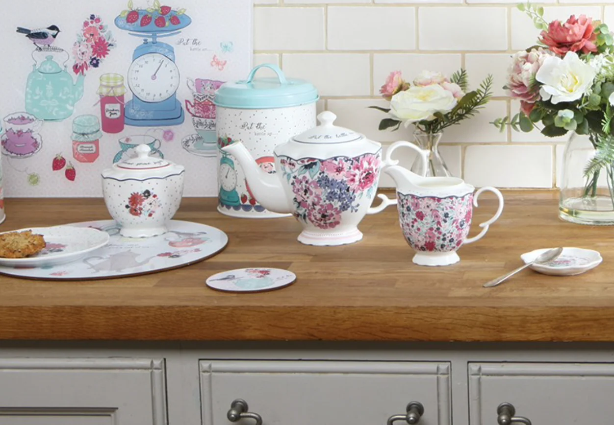 Ashley Thomas Porcelain Vintage Sugar Bowl - Image 5