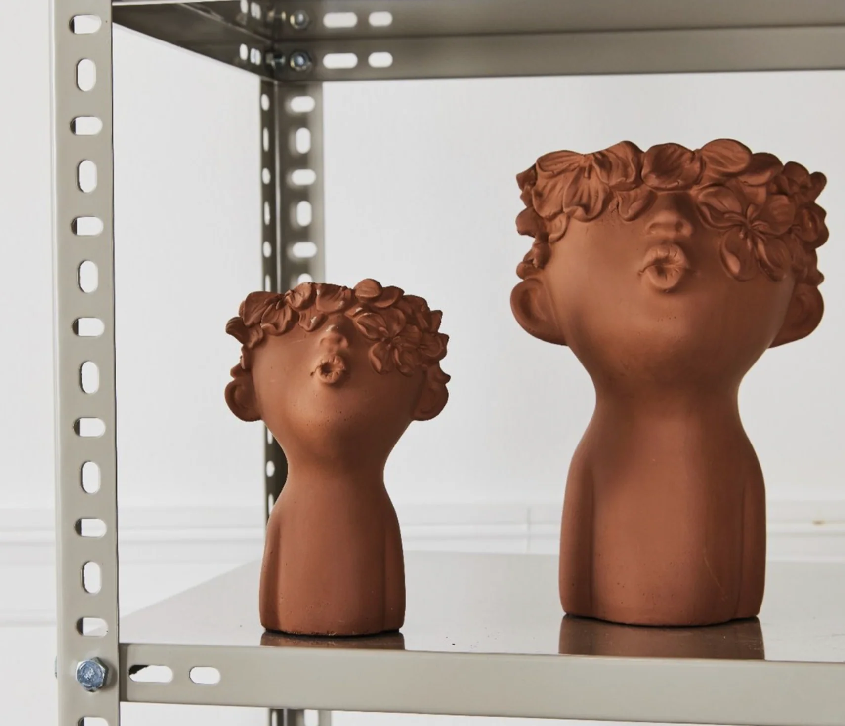 Bahne Cement Vase Lady Kiss, Brown - Image 8