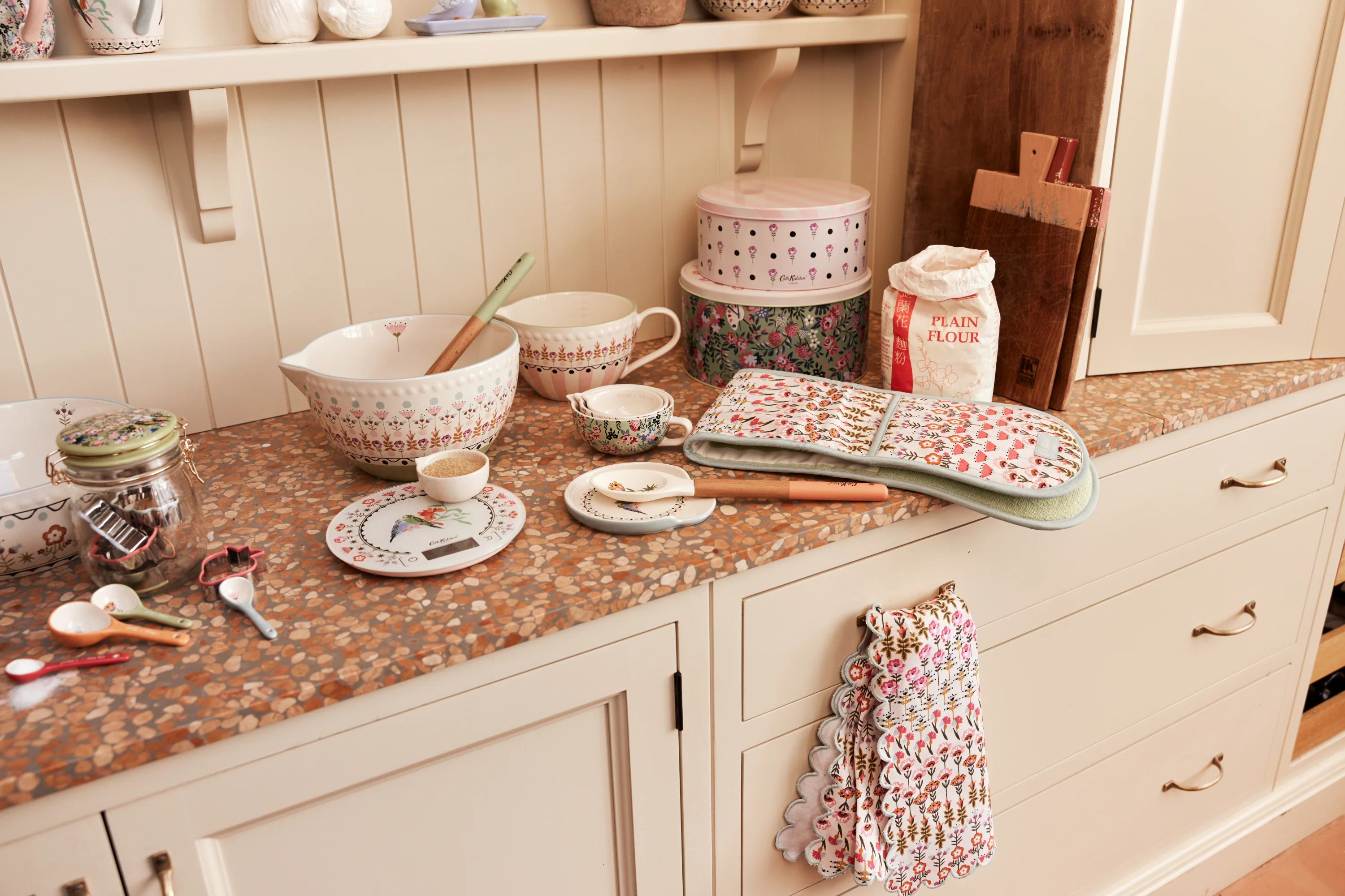 Cath Kidston Painted Table Round Cake Tins (Set Of 2) - Image 4