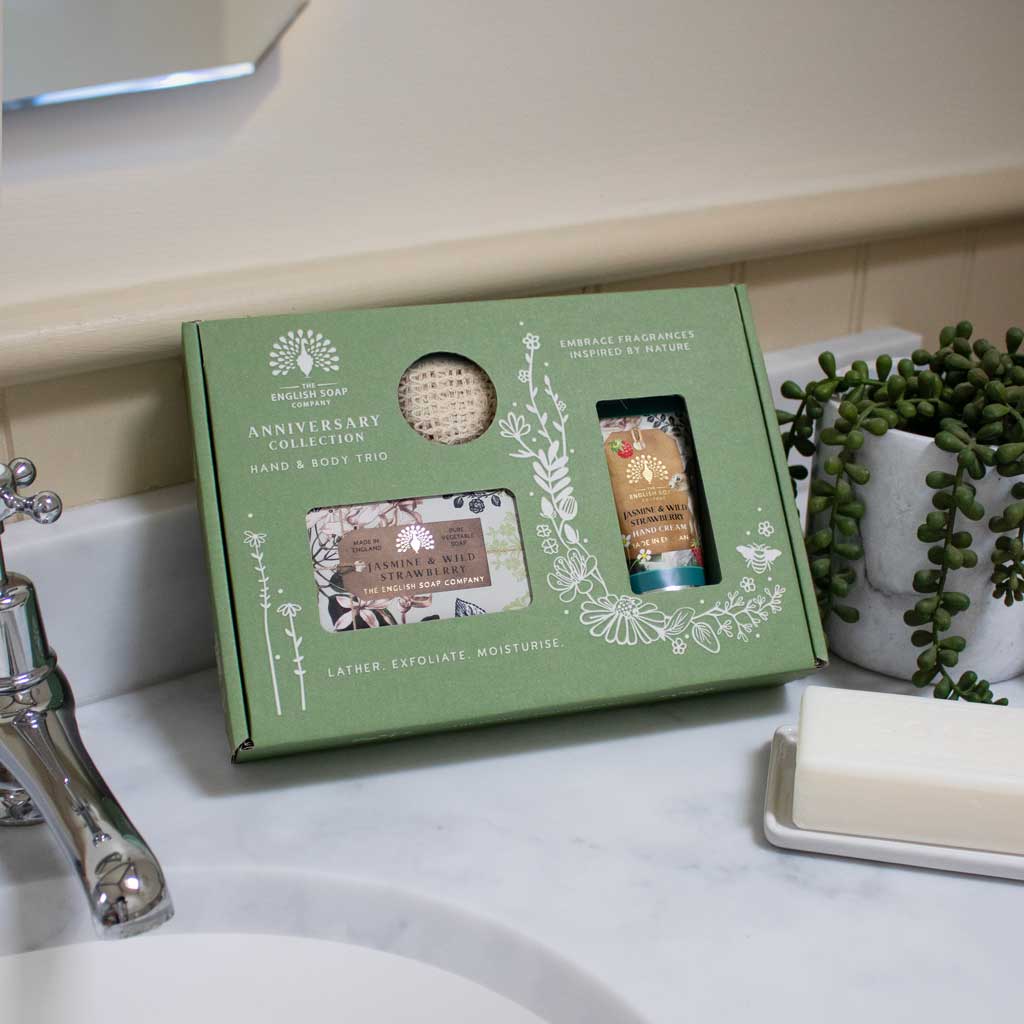 The English Soap Company Anniversary, Jasmine & Wild Strawberry Soap & Hand Cream Gift Set - Image 5