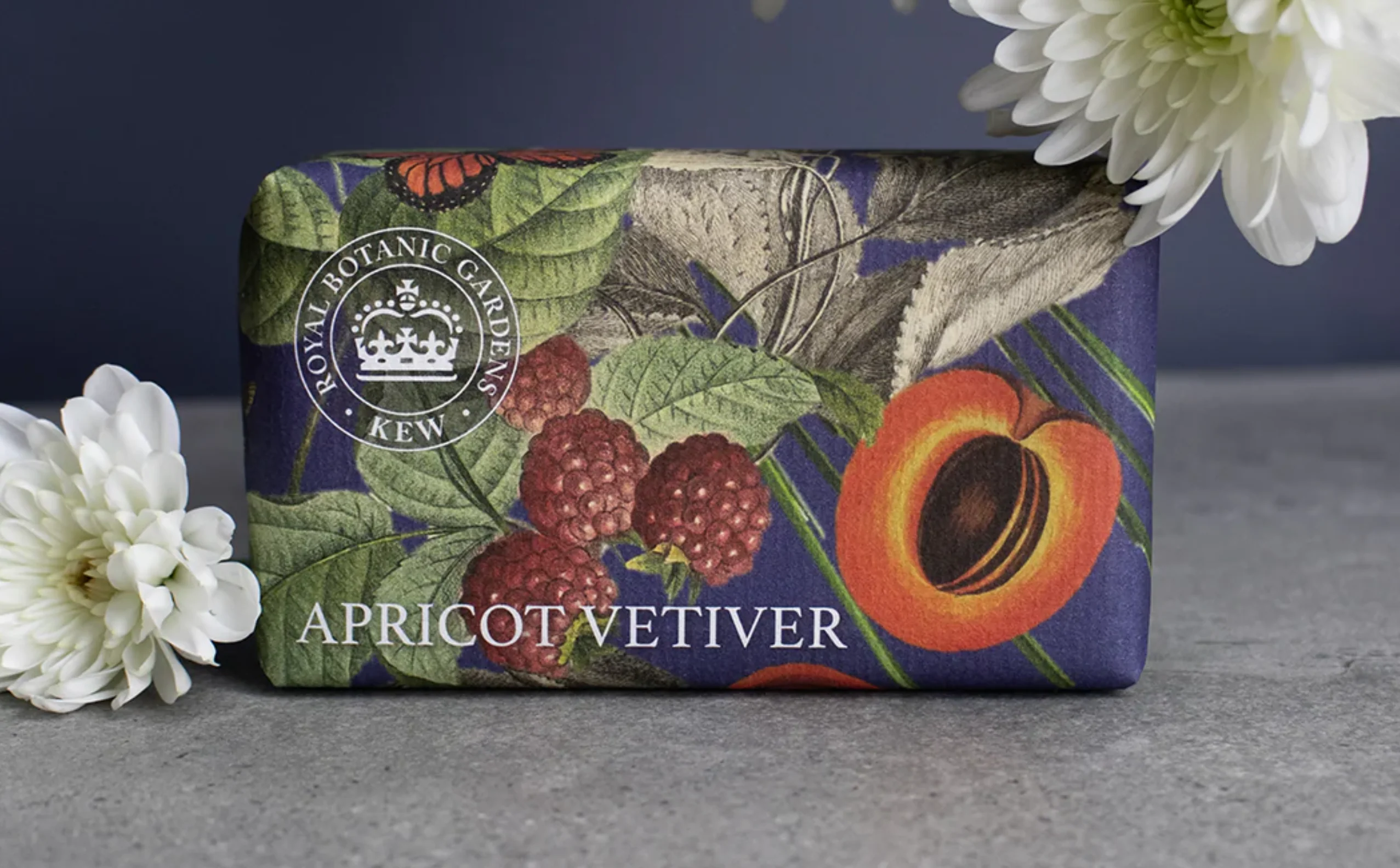 The English Soap Company Kew Gardens, Apricot Vetiver Soap - Image 4