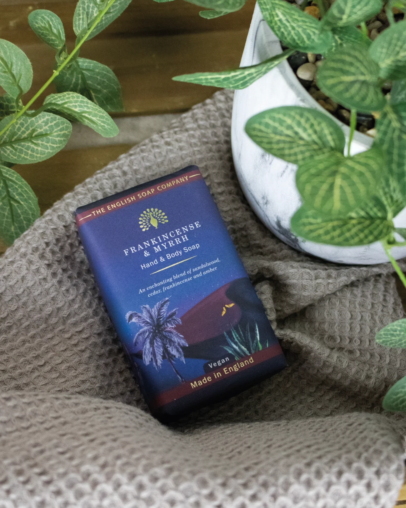 The English Soap Company Wintertide, Frankincense & Myrrh Luxury Soap & Hand Cream Gift Set - Image 7