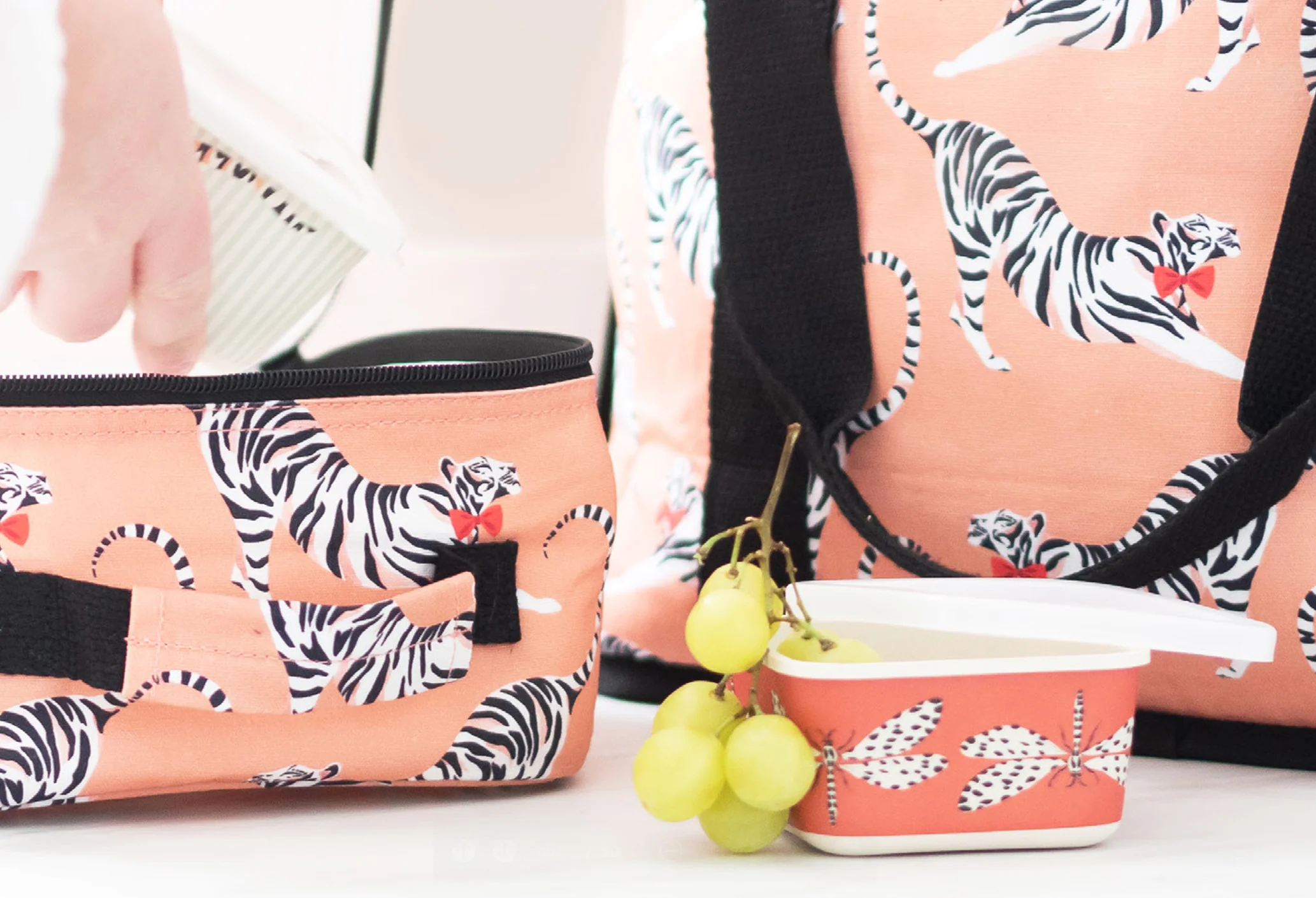 Yvonne Ellen Tiger Lunch/Picnic Bag - Image 6