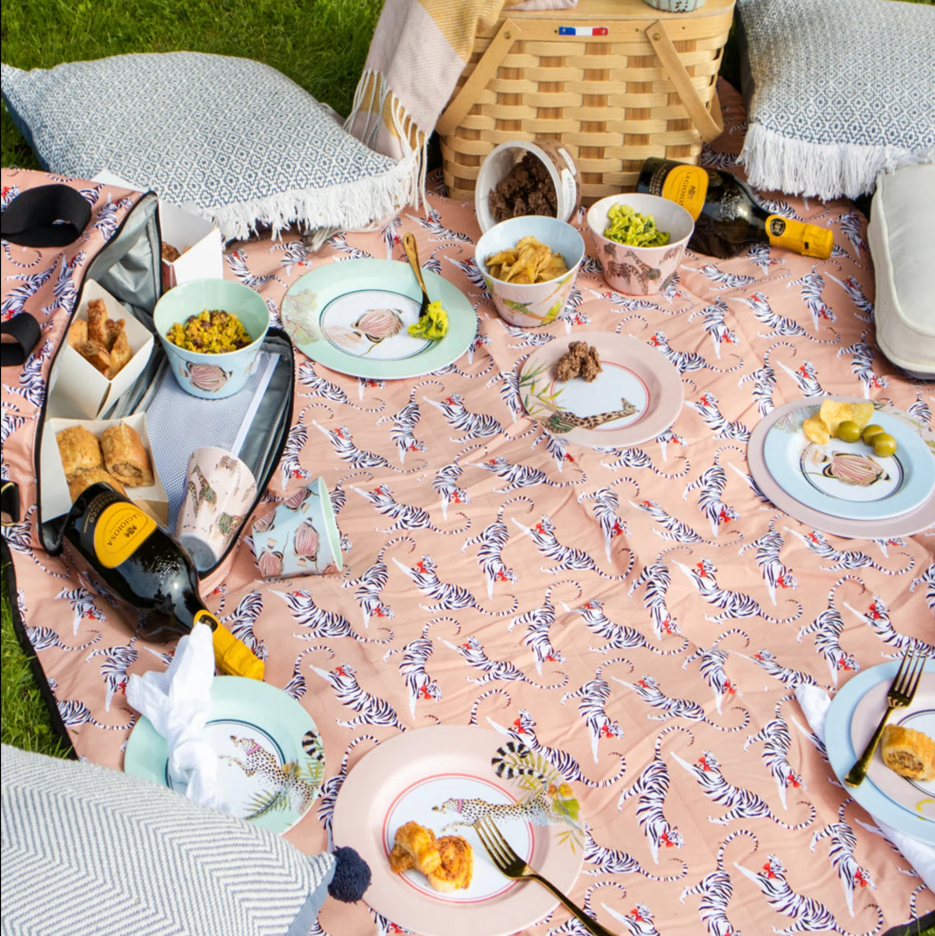Yvonne Ellen Tiger Picnic Blanket - Image 3