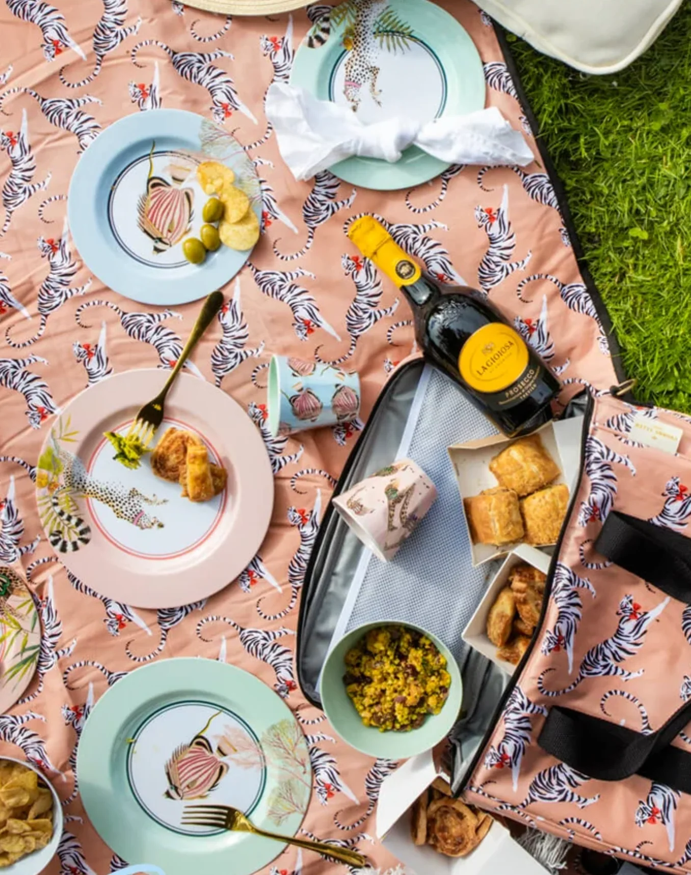Yvonne Ellen Tiger Picnic Blanket - Image 4